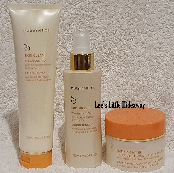 Nutrimetics Set - Skin Clean, Skin Fresh & Nutri Moist EL (extra light) moisturising creme PLUS *free gift